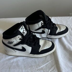 Nike Black and White Athletic Shoes